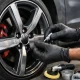 Como reparar arranhão de roda sem improviso